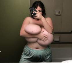 569526 B